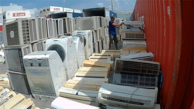 Các chủ hàng đã cho số hàng điện lạnh này núp bóng là giấy nguyên liệu