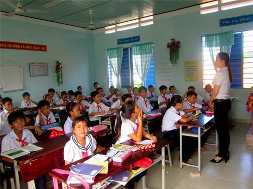 phu huynh soc khi con hoc lop 6 bi tra ve lop 1 vi khong biet doc, biet viet - 1