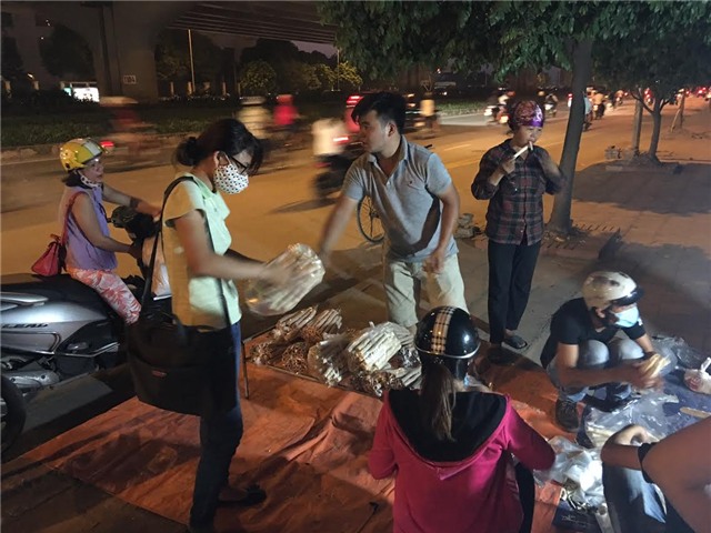 bỏng ống, quà quê, quà vặt ở quê, dân hà thành, dân hà nội, bỏng ống bán vỉa hè