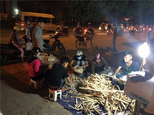 bỏng ống, quà quê, quà vặt ở quê, dân hà thành, dân hà nội, bỏng ống bán vỉa hè