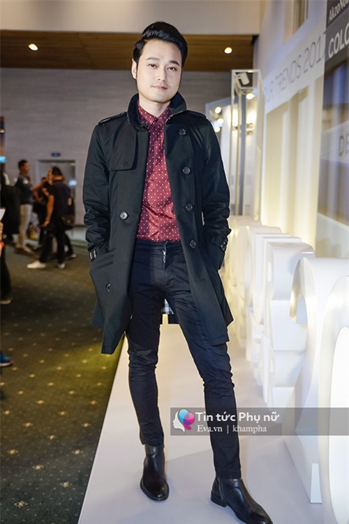 le quyen bat ngo khoe bung 