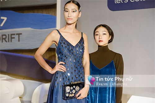 le quyen bat ngo khoe bung 