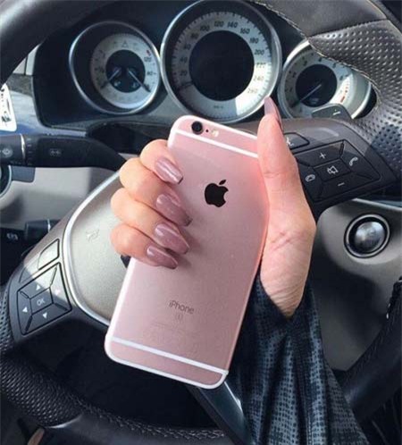 Ý kiến, mua iPhone 7, giá 30 triệu, tiếng Anh, kinh doanh, gửi tiền tiết kiệm, cô gái, gây tranh cãi, cộng đồng mạng