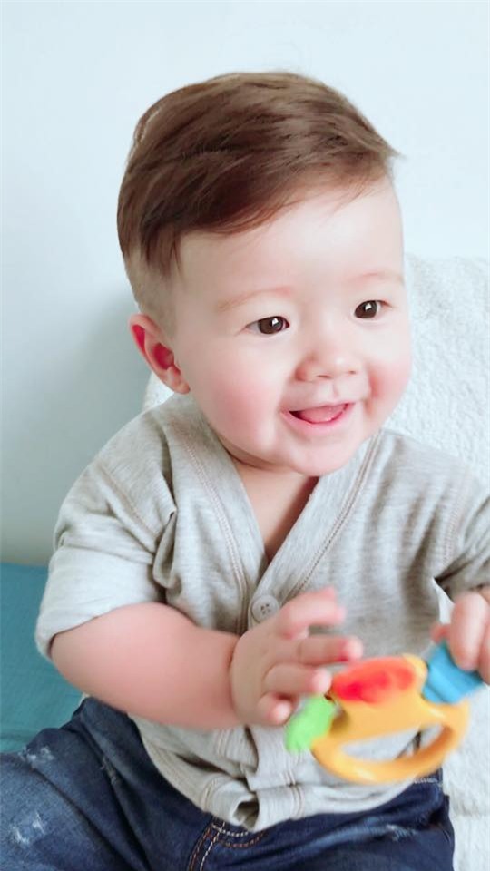 con trai Elly Trần 8