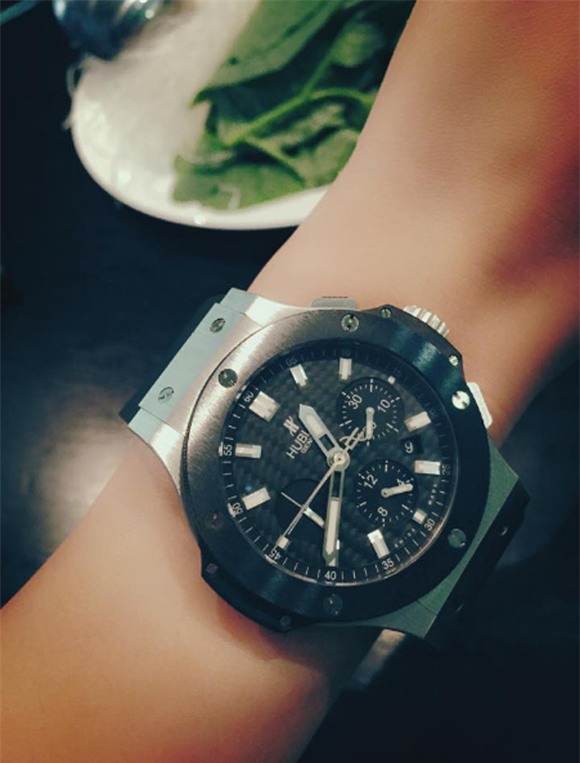 Mai Phương Thúy tay chơi hàng hiệu tiền tấn trong showbiz Việt - Ảnh 13.