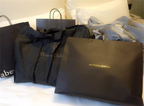 Mai Phương Thúy tay chơi hàng hiệu tiền tấn trong showbiz Việt - Ảnh 7.