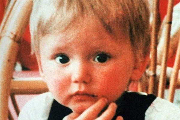 Chút manh mối hé lộ về sự mất tích bí ẩn của cậu bé 2 tuổi xảy ra vào 25 năm trước - Ảnh 1.