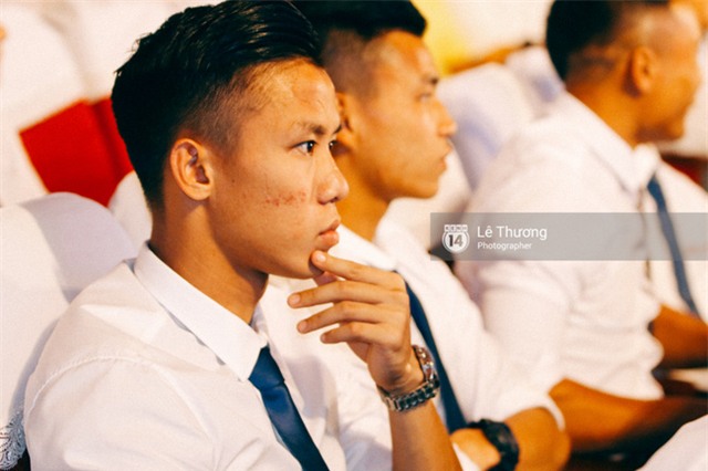 HLV Hữu Thắng bỏ về giữa chừng vì bị mất mặt ở Gala tổng kết mùa giải - Ảnh 4.