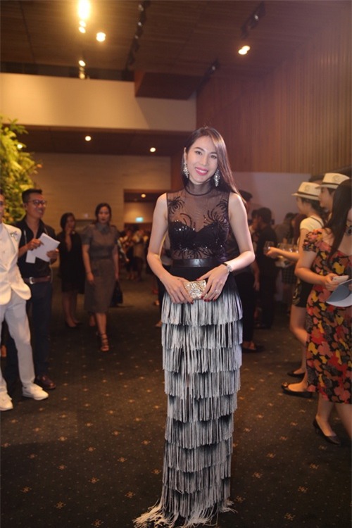 dinh khoe kheo noi y, thuy tien bi fan che mat gia tao, cung do hinh anh 1