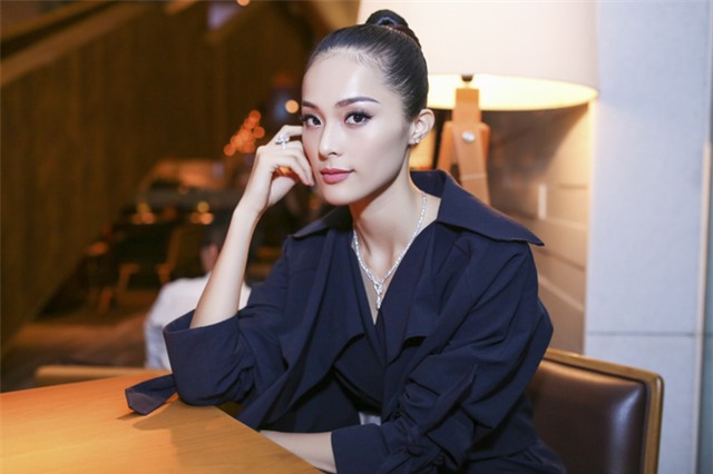 Bạn gái Cường Đô la chơi sang, đeo kim cương trị giá tỷ đồng - Ảnh 5.