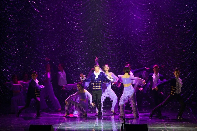 Liveshow 20 năm ca hát của Đàm Vĩnh Hưng: Hoành tráng, màu sắc như Las Vegas thu nhỏ - Ảnh 14.