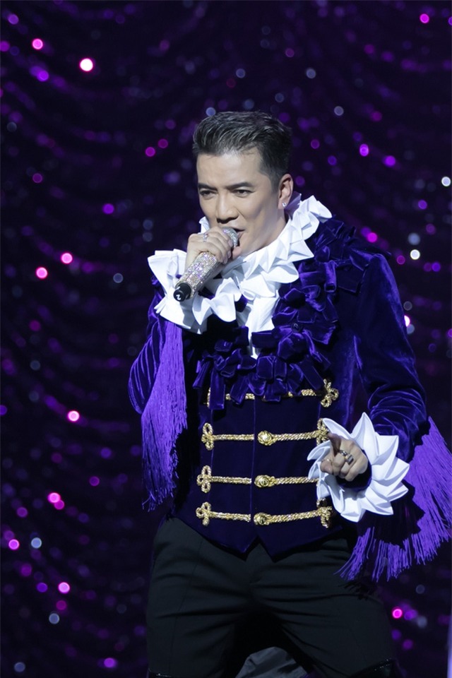 Liveshow 20 năm ca hát của Đàm Vĩnh Hưng: Hoành tráng, màu sắc như Las Vegas thu nhỏ - Ảnh 15.