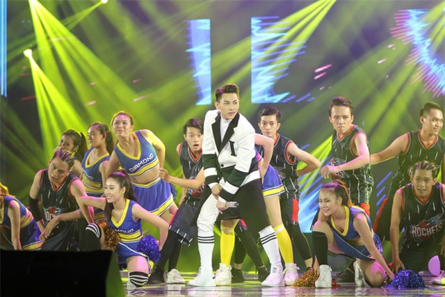 Liveshow 20 năm ca hát của Đàm Vĩnh Hưng: Hoành tráng, màu sắc như Las Vegas thu nhỏ - Ảnh 34.