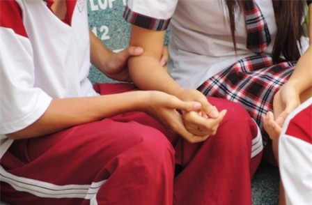 Nhiều bạn trẻ yêu nhắm mắt khi yêu mà không lường được hậu quả (Ảnh minh họa)