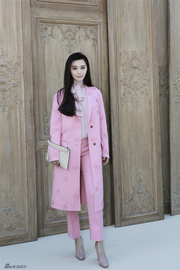 'Tình địch' Phạm Băng Băng mặc khó hiểu ở Tuần lễ Thời trang Paris 8