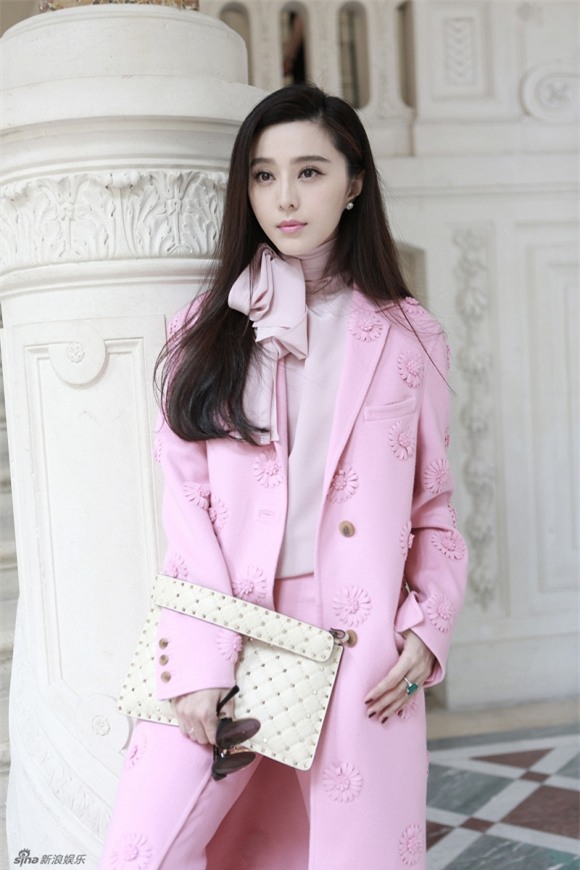 'Tình địch' Phạm Băng Băng mặc khó hiểu ở Tuần lễ Thời trang Paris 7