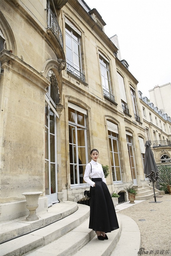 'Tình địch' Phạm Băng Băng mặc khó hiểu ở Tuần lễ Thời trang Paris 1