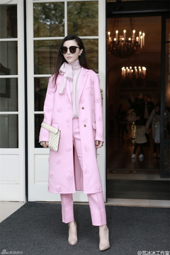 'Tình địch' Phạm Băng Băng mặc khó hiểu ở Tuần lễ Thời trang Paris 5