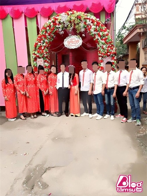 Đội bê tráp “nhọ” nhất facebook khi vừa mùng 1 đầu tháng nhận lì xì toàn tiền lẻ vì nhà gái tráo phong bao - Ảnh 2.