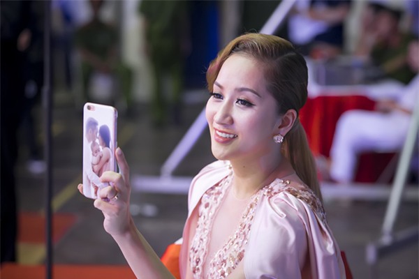 khanh-thi-khoe-kheo-dong-ho-500-trieu-phan-hien-tang-5