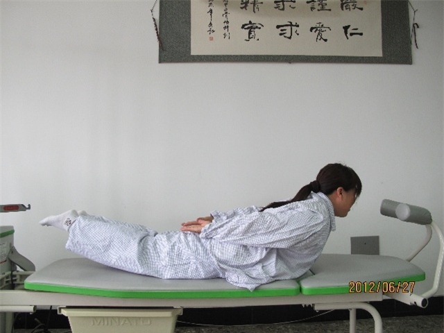 Đau lưng, thoát vị đĩa đệm, bệnh về lưng đừng bỏ qua động tác này - Ảnh 1.