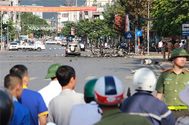 nổ taxi ở quảng ninh, nổ ô tô ở quảng ninh, chết cháy
