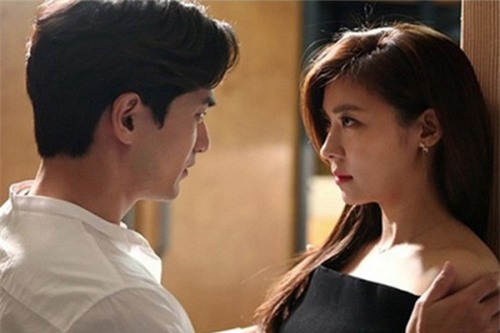 chieu qua mat vo tinh vi cua ga chong ho so - 1