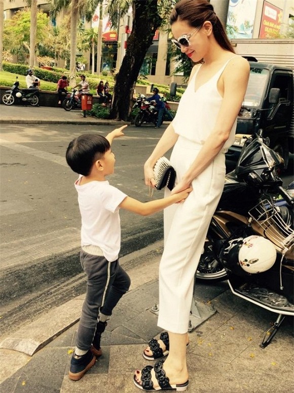 nhung-khoanh-khac-ngot-don-tim-cua-ha-ho-va-con-trai-cung-ngoisao 3