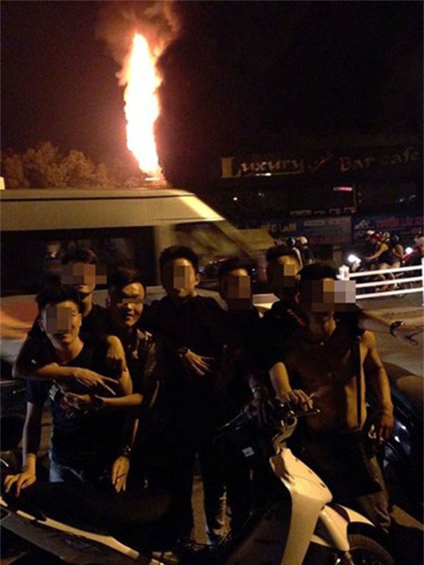 Smartphone - thế hệ cúi đầu, Selfie - thế hệ quay lưng - Ảnh 10.