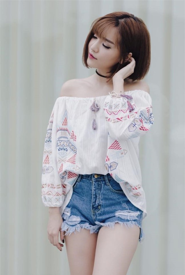 Sao Viet phai long vay ao hoa tiet theu khi vao thu hinh anh 4