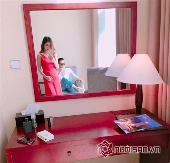 Vợ Việt Anh mang bầu con trai 3