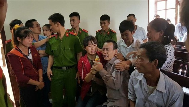 vật vã kêu oan, quỳ lạy trước tòa, kêu oan, hủy án sơ thẩm, hương khê, hà tĩnh