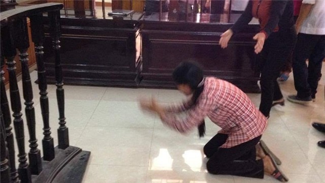 vật vã kêu oan, quỳ lạy trước tòa, kêu oan, hủy án sơ thẩm, hương khê, hà tĩnh