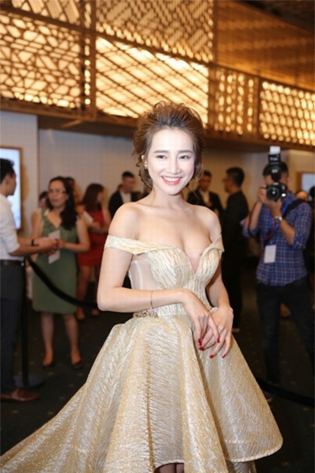 nha phuong thoai mai, tu tin khoe nguc dep sau 7 nam hinh anh 14