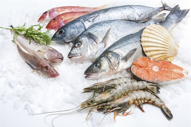 Ba nguyên tắc cho trẻ ăn hải sản tránh ngộ độc - Ảnh 1.