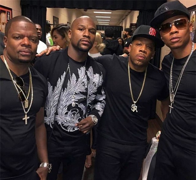 Mayweather nem tien trong show dien ca nhac hinh anh 1