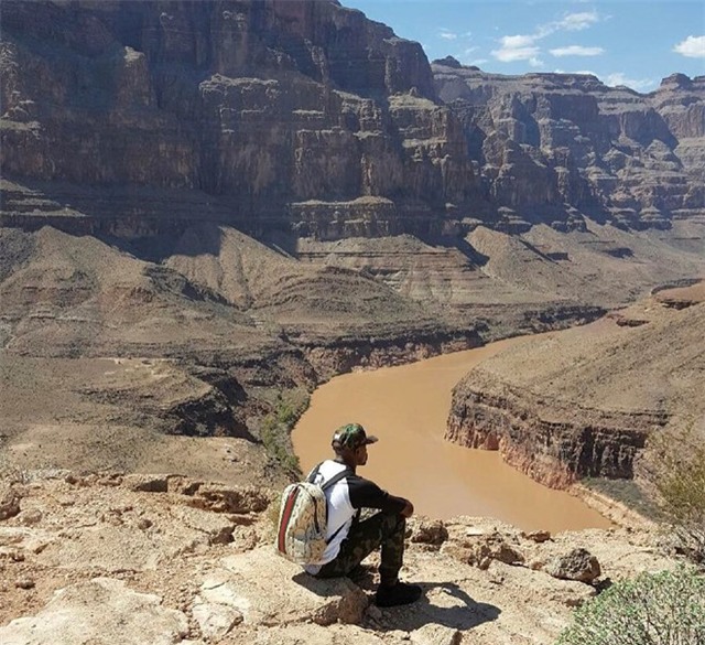 Mayweather nem tien trong show dien ca nhac hinh anh 11