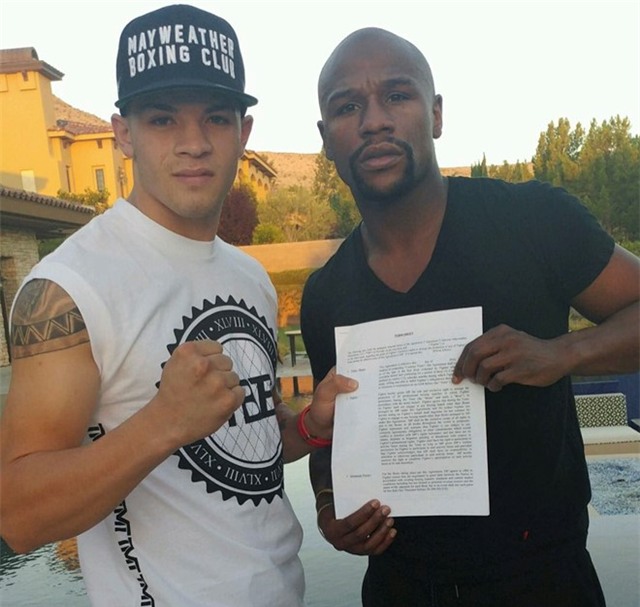 Mayweather nem tien trong show dien ca nhac hinh anh 12