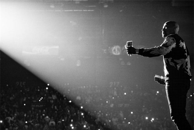 Mayweather nem tien trong show dien ca nhac hinh anh 2