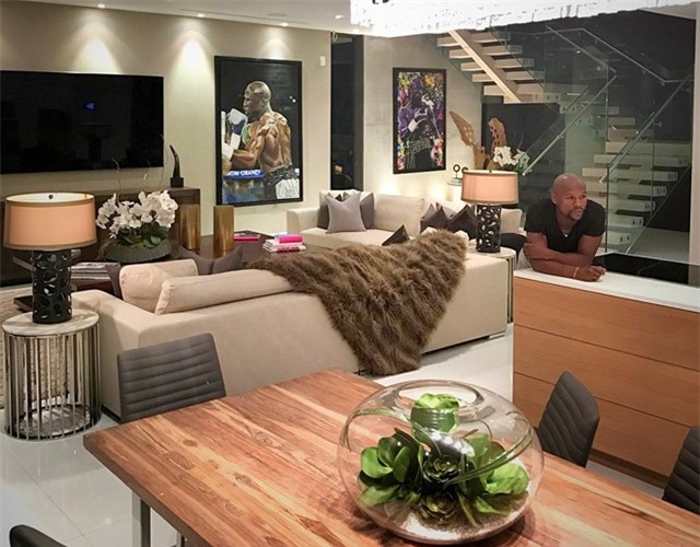 Mayweather nem tien trong show dien ca nhac hinh anh 4