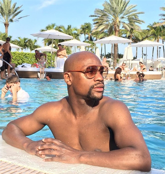 Mayweather nem tien trong show dien ca nhac hinh anh 5