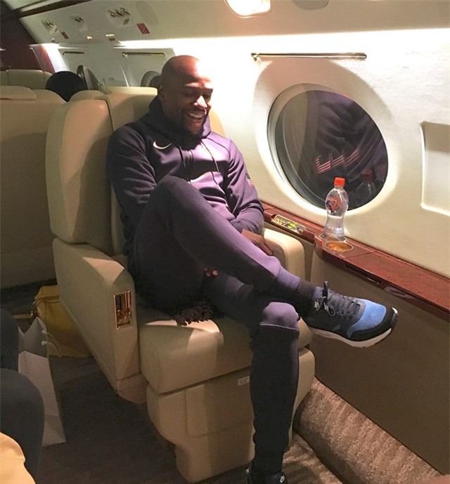 Mayweather nem tien trong show dien ca nhac hinh anh 6