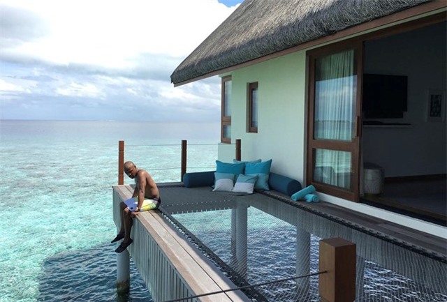 Mayweather nem tien trong show dien ca nhac hinh anh 8