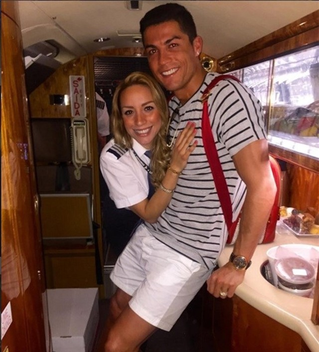 Nu co truong cua Ronaldo thich Barca, ham mo Messi hinh anh 2