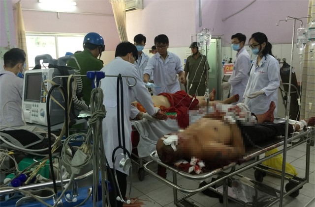 Các nạn nhân đang cấp cứu tại bệnh viện.