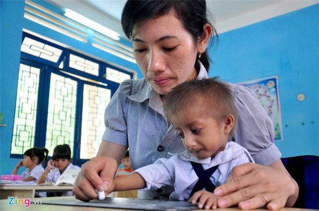 Lop hoc cua cau be 8 tuoi nang hon 3 kg hinh anh 4