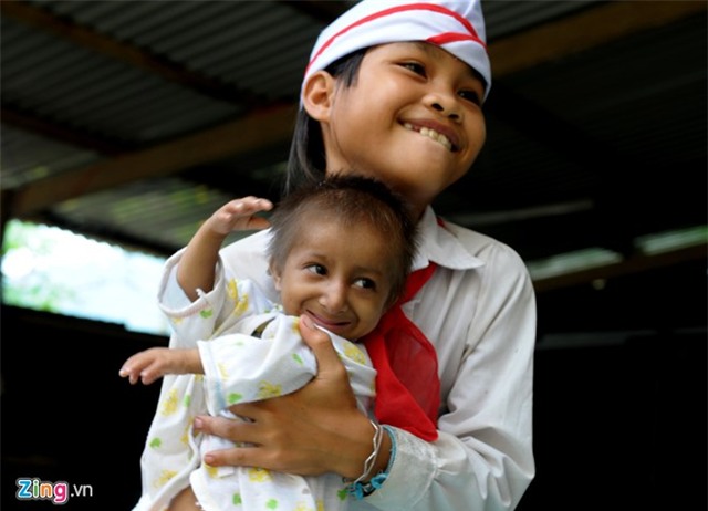 Lop hoc cua cau be 8 tuoi nang hon 3 kg hinh anh 10