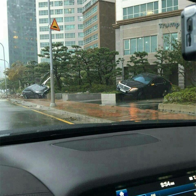Cảnh tượng ngập lụt, đổ nát kinh hoàng sau bão tại siêu đô thị Hàn Quốc - Ảnh 11.