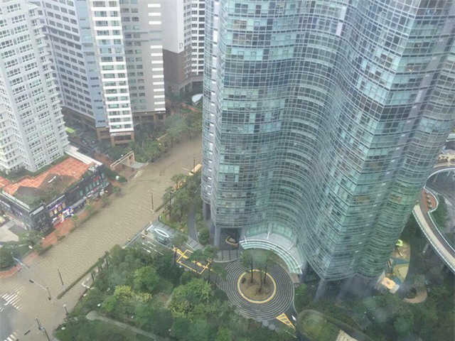 Cảnh tượng ngập lụt, đổ nát kinh hoàng sau bão tại siêu đô thị Hàn Quốc - Ảnh 5.