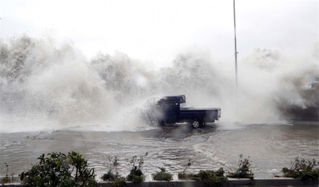 Cảnh tượng ngập lụt, đổ nát kinh hoàng sau bão tại siêu đô thị Hàn Quốc - Ảnh 9.